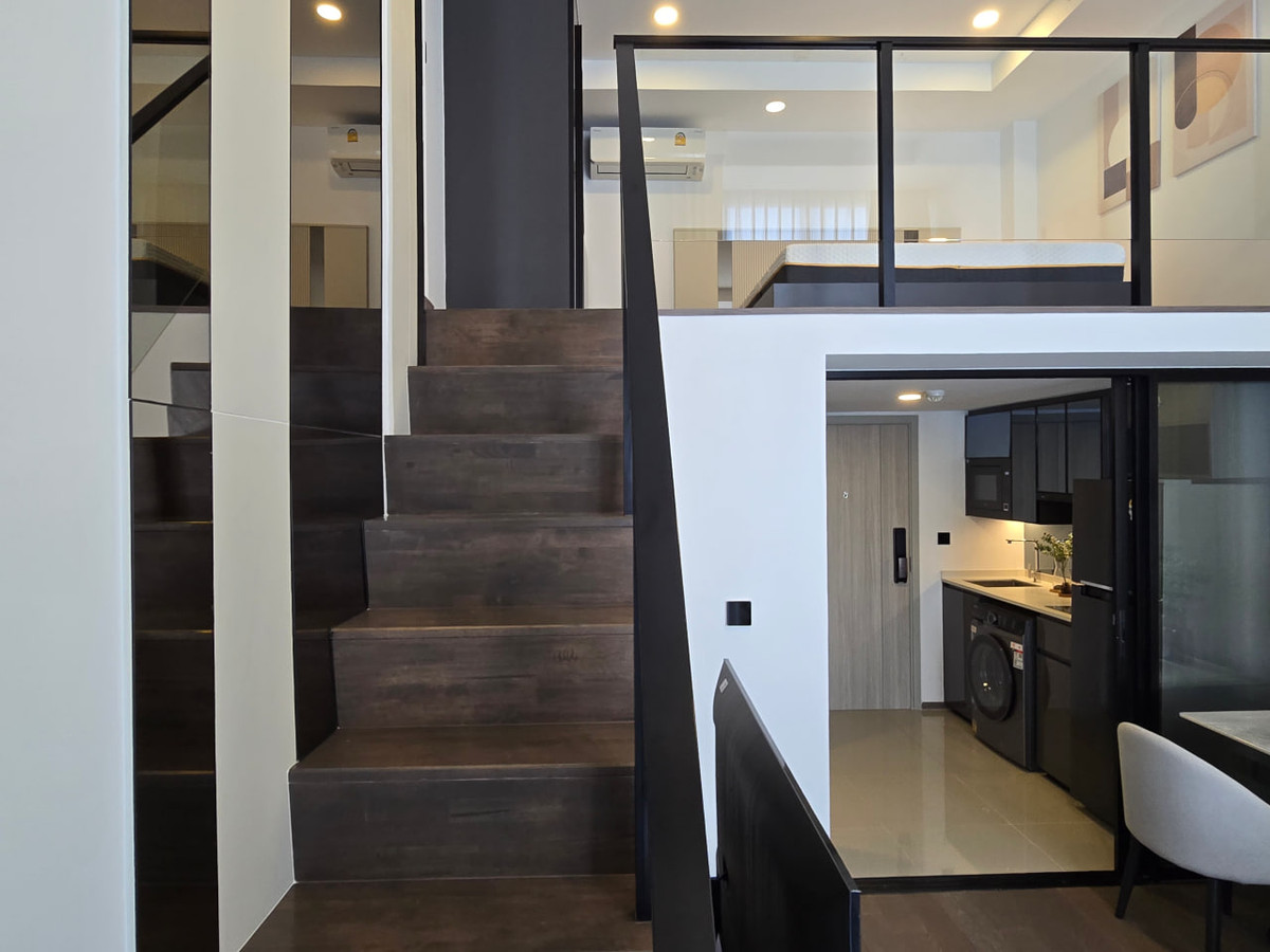 For RentCondoSiam Paragon ,Chulalongkorn,Samyan : Park Origin Chula Samyan【𝐑𝐄𝐍𝐓】🔥Soft luxury in white, gray, and gold. Shiny materials and hidden lighting create a more sophisticated mood in the room.🔥 Contact Line ID: @hacondo