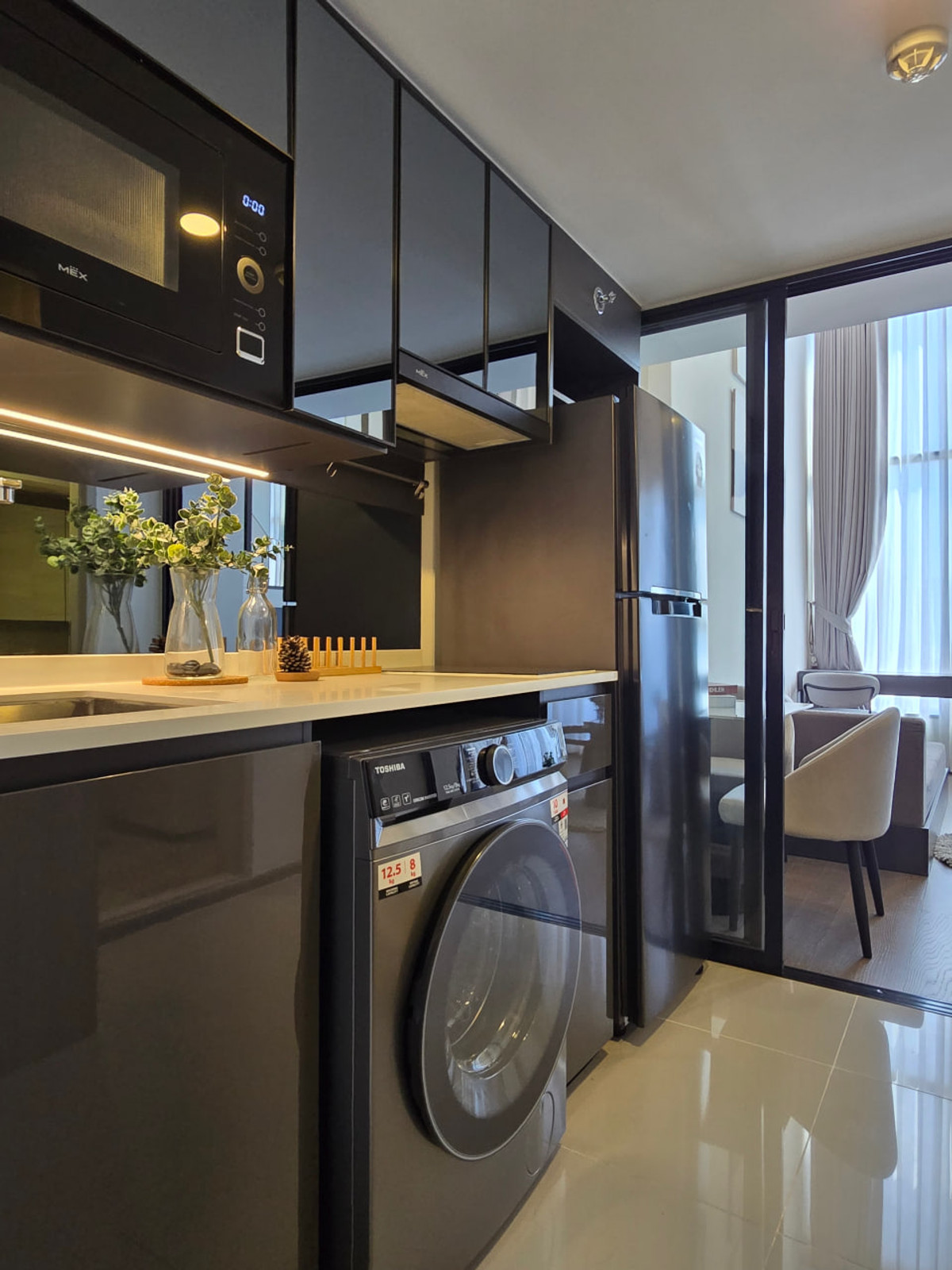 For RentCondoSiam Paragon ,Chulalongkorn,Samyan : Park Origin Chula Samyan【𝐑𝐄𝐍𝐓】🔥Soft luxury in white, gray, and gold. Shiny materials and hidden lighting create a more sophisticated mood in the room.🔥 Contact Line ID: @hacondo