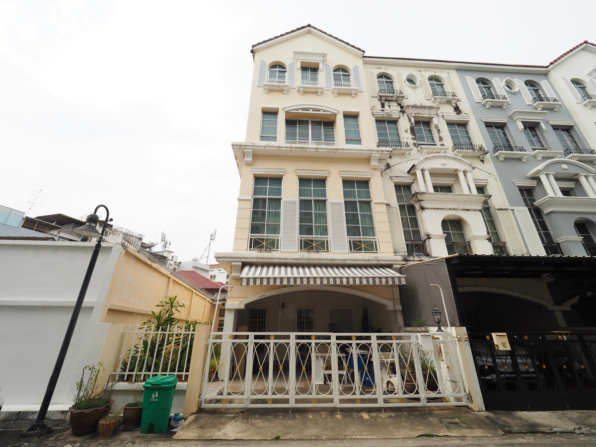 For RentTownhomeSathorn, Narathiwat : Newly Renovated, extra-large 4-storey corner townhouse in Sathon Dist.