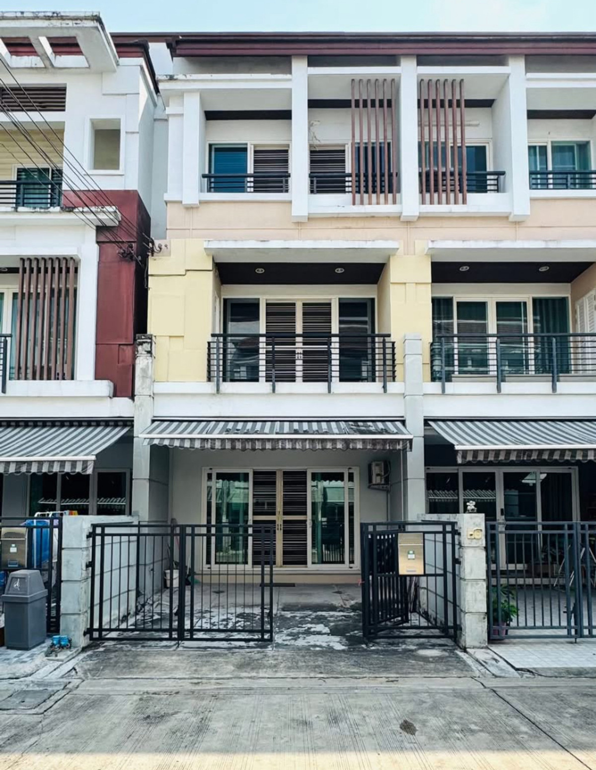For RentTownhomeYothinpattana,CDC : Townhome for rent Baan Klang Muang Urbanion Rama 9–Ladprao, near Central Eastville.