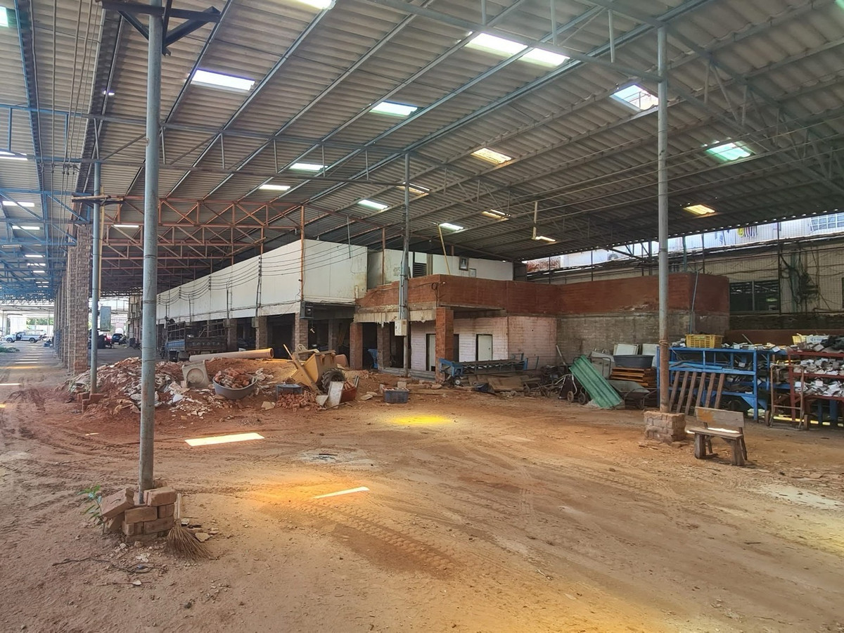 For RentLandNonthaburi, Bang Yai, Bangbuathong : 📢👇 Land for RentIncludes existing warehouse structures, which can be removed to convert into vacant land. Convenient access via multiple routes.