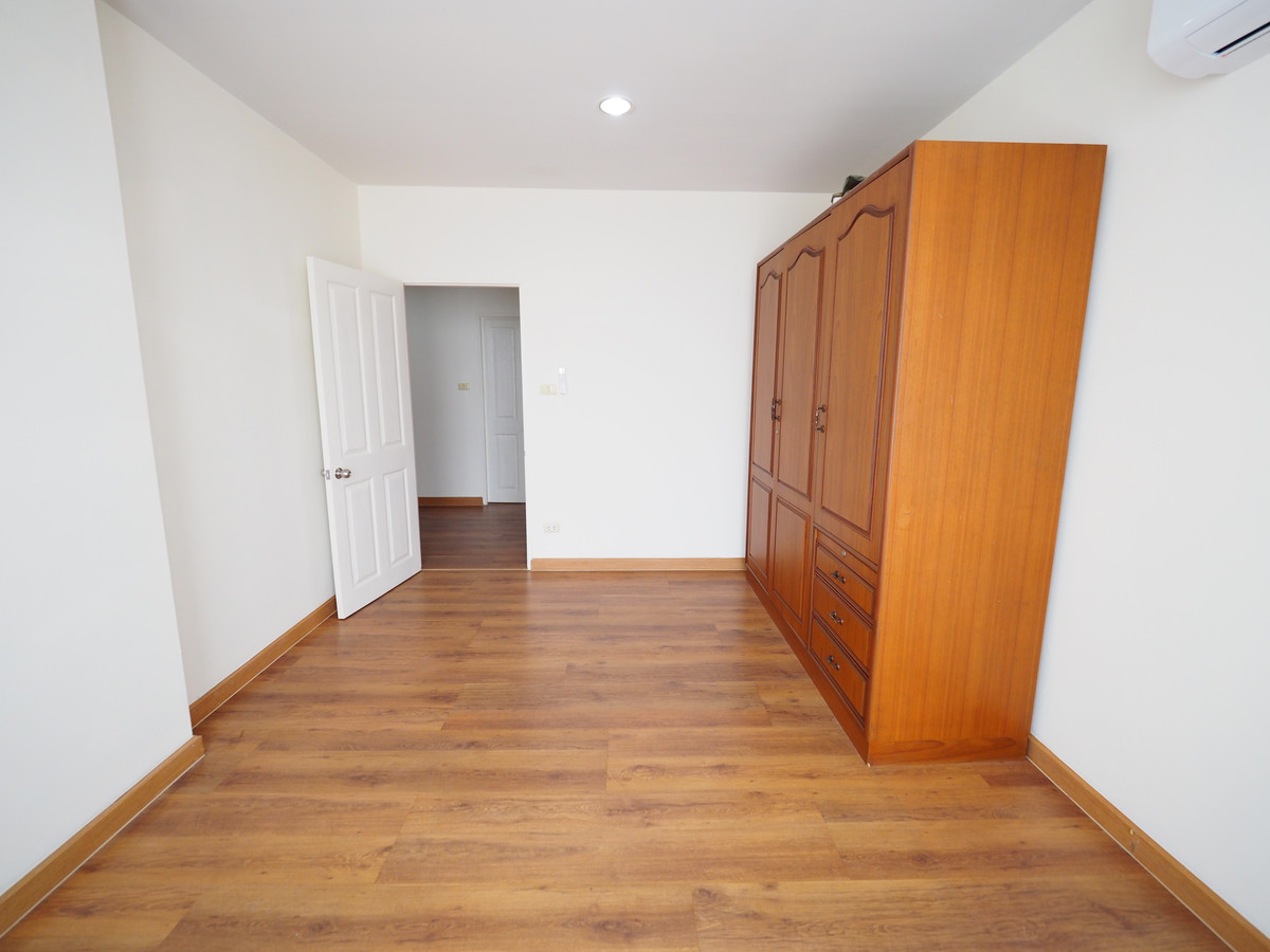 For RentTownhomeSathorn, Narathiwat : Newly Renovated, extra-large 4-storey corner townhouse in Sathon Dist.