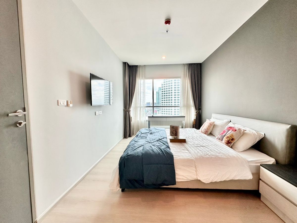 ให้เช่าคอนโดรัชดา ห้วยขวาง : ปล่อยเช่า   Life Ratchadapisek  ห้องสวย วิวเมือง  ห้องมุมวิวเมือง ห้องหันหน้าไปทางทิศเหนือ (เจอวิว อาคารเมืองไทย) , ระเบียง หันหน้าทางทิศตะวันตก (ฝั่งถนนรัชดา)