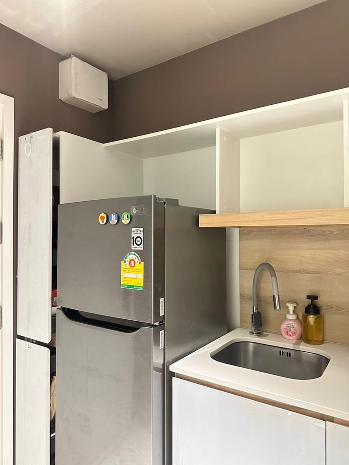 For SaleCondoSiam Paragon ,Chulalongkorn,Samyan : Triple Y Residence【𝐒𝐄𝐋𝐋 & 𝐑𝐄𝐍𝐓】🔥The room is decorated in a minimalist beige tone, cute in a Korean style, with good lighting all day long, perfect for those who like the feel of a studio cafe in the city🔥 Contact Line ID: @hacondo