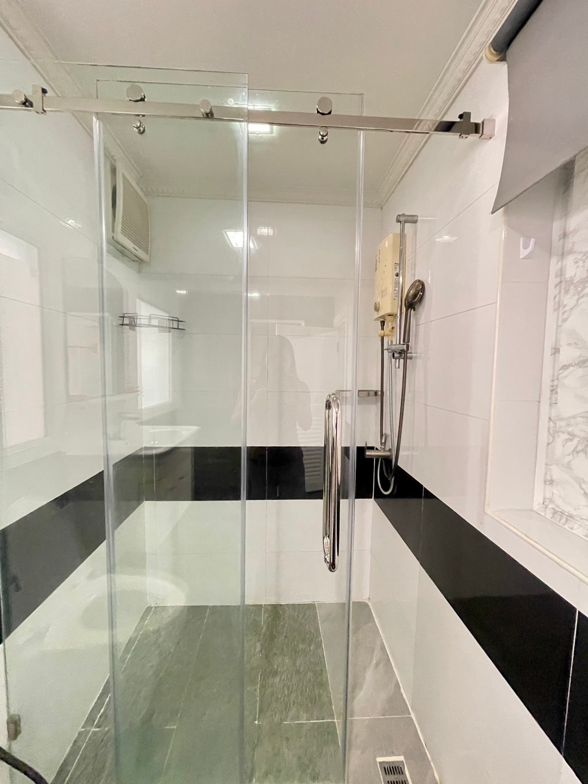 ให้เช่าคอนโดพระราม 9 เพชรบุรีตัดใหม่ RCA :  ด่วน! ให้เช่า  เพชรเก้า ทาวเวอร์  ห้องใหญ่ รีโนเวทใหม่ ราคาเดียวได้พื้นที่คุ้มสุดในย่านนี้ 