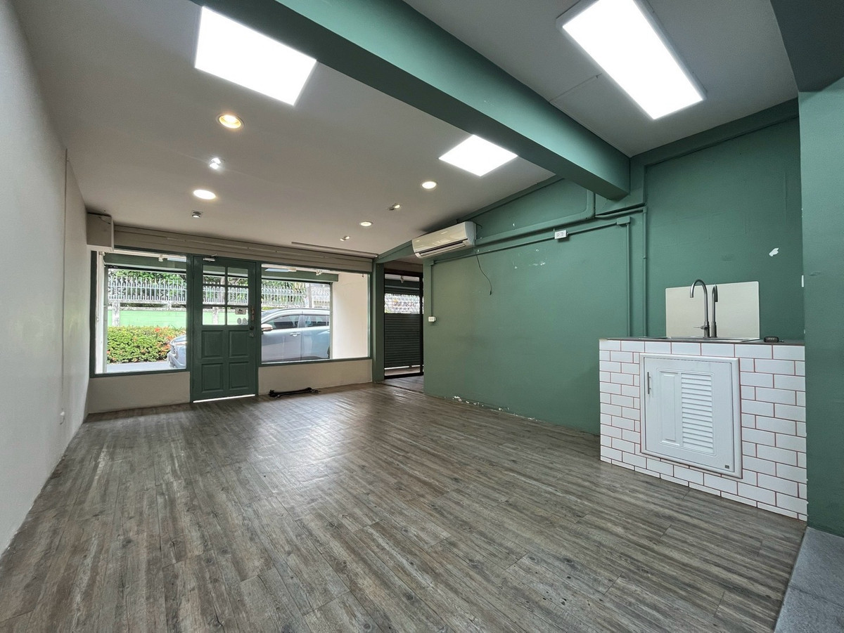 ให้เช่าร้านค้า/ตลาดนัดสุขุมวิท อโศก ทองหล่อ : ให้เช่า พื้นที่ทำธุรกิจ ขนาด 150 ตารางเมตร ซอยเอกมัย สุขุมวิท 63 เขตวัฒนา กรุงเทพมหานคร