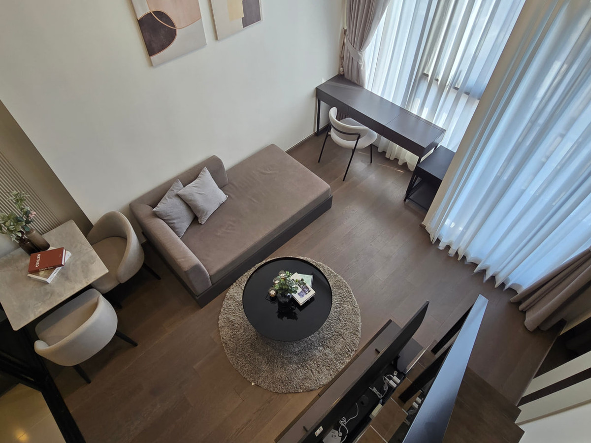 For RentCondoSiam Paragon ,Chulalongkorn,Samyan : Park Origin Chula Samyan【𝐑𝐄𝐍𝐓】🔥Soft luxury in white, gray, and gold. Shiny materials and hidden lighting create a more sophisticated mood in the room.🔥 Contact Line ID: @hacondo