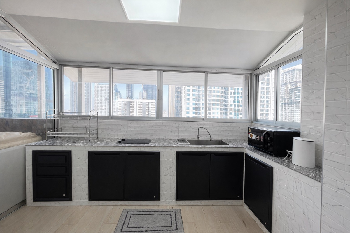 ให้เช่าคอนโดพระราม 9 เพชรบุรีตัดใหม่ RCA :  ด่วน! ให้เช่า  เพชรเก้า ทาวเวอร์  ห้องใหญ่ รีโนเวทใหม่ ราคาเดียวได้พื้นที่คุ้มสุดในย่านนี้ 