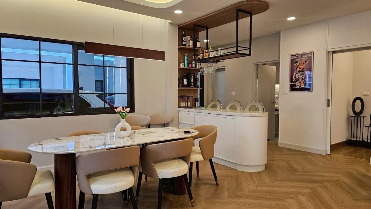 ขายบ้านบางนา แบริ่ง ลาซาล : Rare Item! Centro Bangna ตกแต่งครบ บิ้วอินสวย ✅  ขาย 16.9 ลบ. ✨ Yield สูงสุด 10%* ใกล้ MEGA บางนา และทางด่วน 📞 092-690-5445