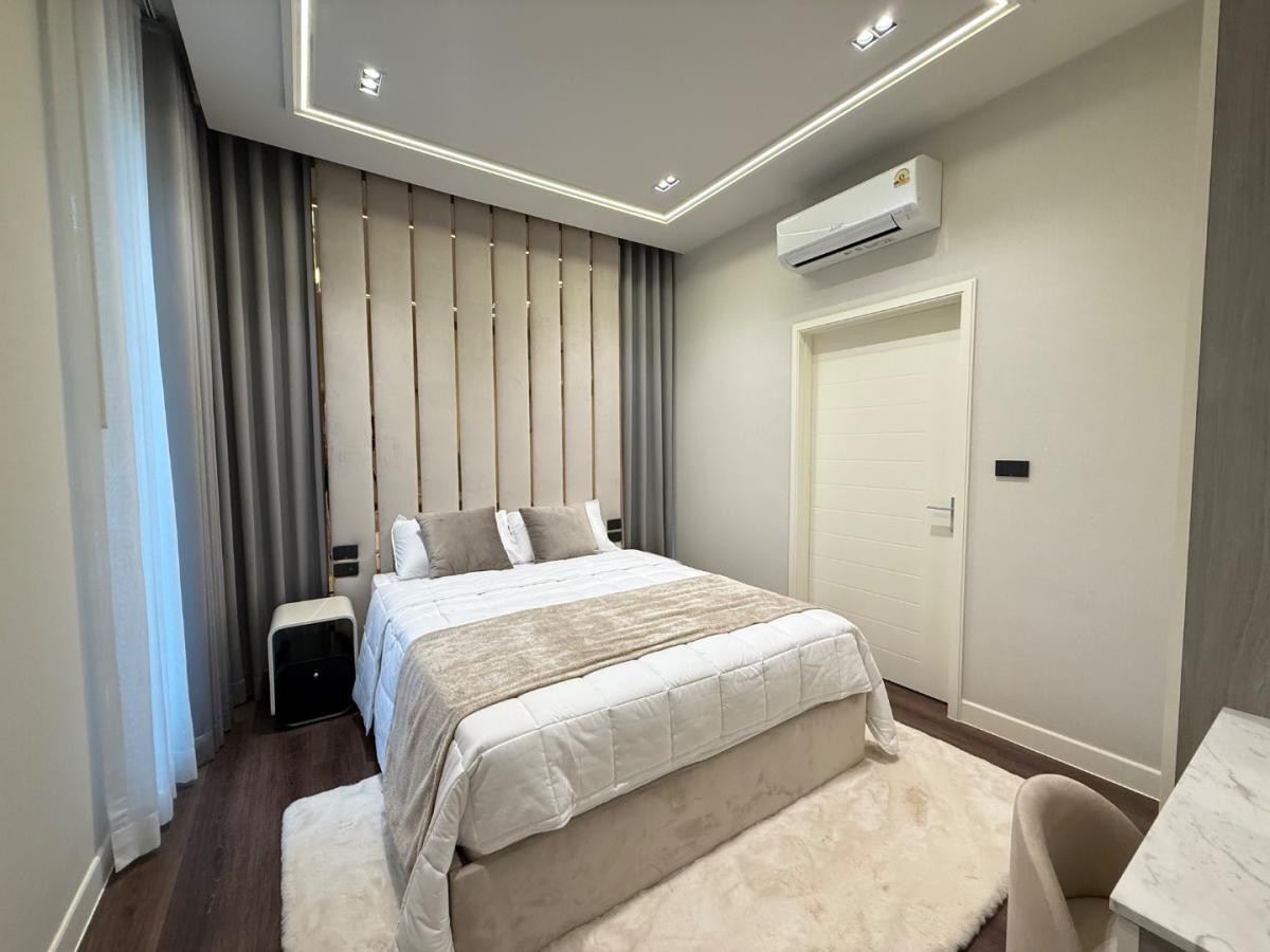 For SaleHouseBangna, Bearing, Lasalle : Rare Item! XL Home 441 sq.m. 📞 092-690-5445 Bangkok Boulevard Bangna Km.5 | 8 Parking | 44 MB ✨ Best Location | North Facing | Next to Clubhouse