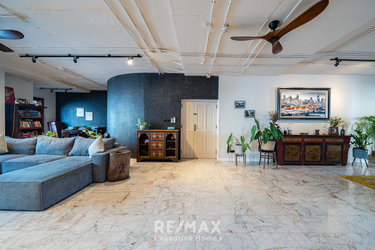 ขายคอนโดสุขุมวิท อโศก ทองหล่อ : Low-Rise Condo on Soi Sawasdee (Suk.31) – Ultra Privacy | 230 sqm | 3 Beds 3 Baths