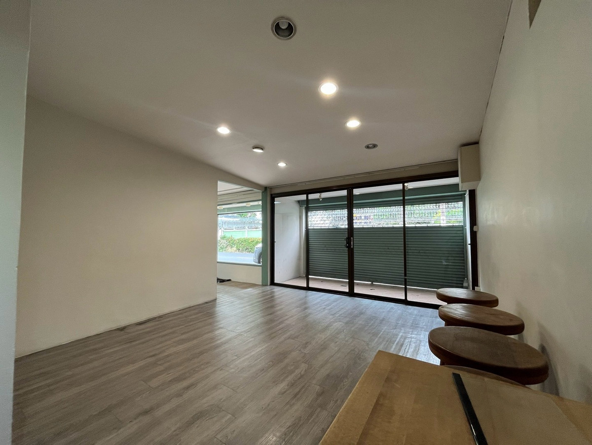 ให้เช่าร้านค้า/ตลาดนัดสุขุมวิท อโศก ทองหล่อ : ให้เช่า พื้นที่ทำธุรกิจ ขนาด 150 ตารางเมตร ซอยเอกมัย สุขุมวิท 63 เขตวัฒนา กรุงเทพมหานคร