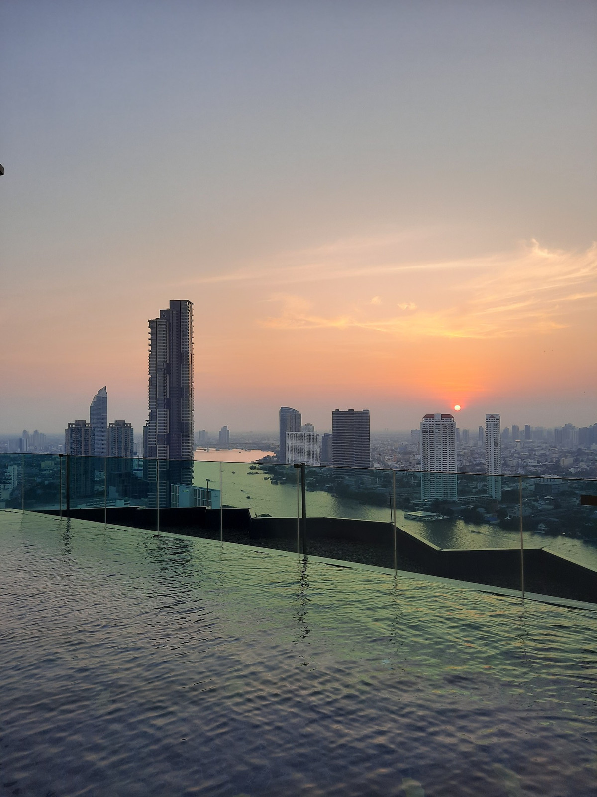 ขายคอนโดสาทร นราธิวาส : ขายคอนโด Rhythm Sathorn ราคา 4,300,000 บาท [NCs251108]