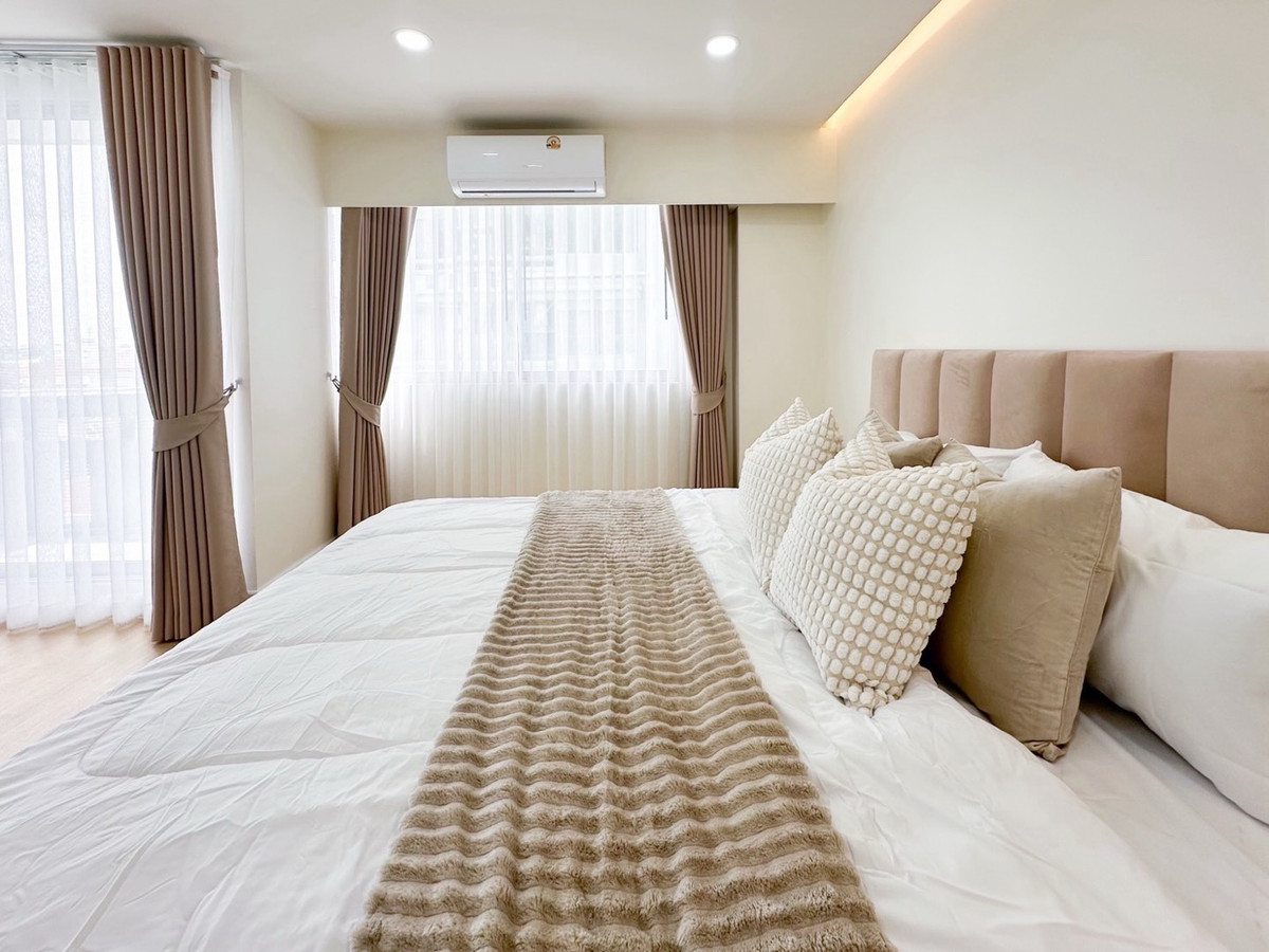 For SaleCondoRatchadapisek, Huaikwang, Suttisan : 🏙️ Condo for sale, ready to move in – Garden Place Ratchada
✨ Big room, home feel, completely renovated. Ready to move in immediately.
📈 Suitable for both living and investment, wide area 68 sq m.
