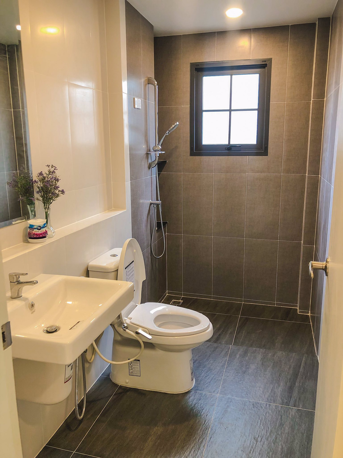 For RentHouseBangna, Bearing, Lasalle : 🏷️ [For Rent] Centro Bangna Phase 2 | 4BR 4BA | 235 sq.m | Near Mega Bangna | 115,000 THB | Ref: T2105 | LINE: @323gqmho | Tel: 064-831-5424