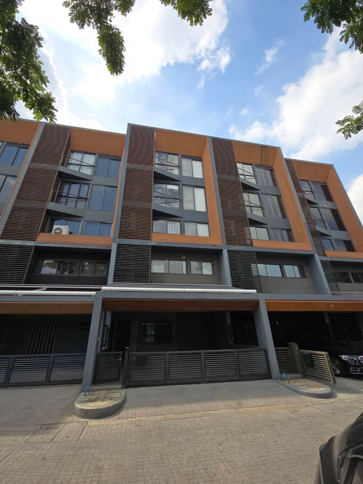 ให้เช่าทาวน์โฮมพระราม 3 สาธุประดิษฐ์ : ให้เช่า ทาวน์โฮม Arden พระราม 3 (28.5 ตร.ว.) 3 นอน 5 น้ำ พร้อมอยู่