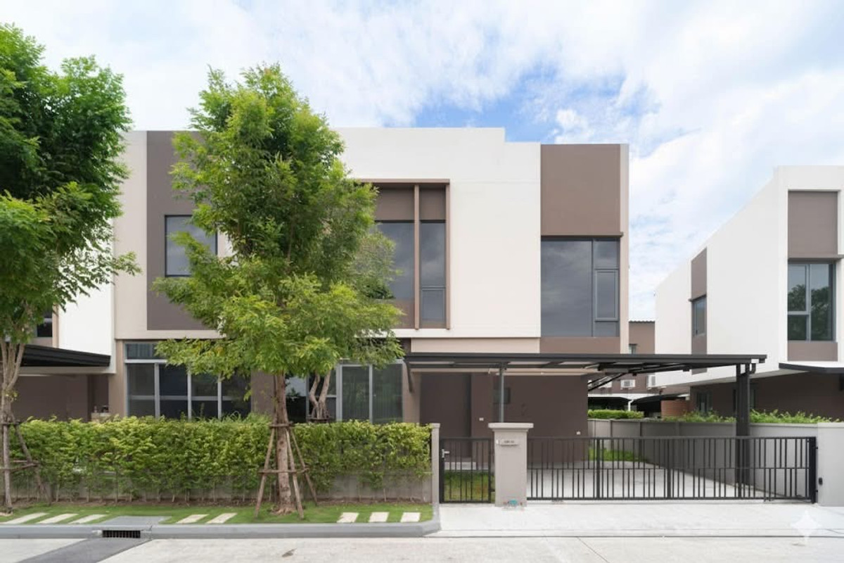 HouseOnnut, Udomsuk : For sale/rent Baan Klang Muang The Edition Sukhumvit On Nut 70/1, new house 41 wa, extension, ready to move in.