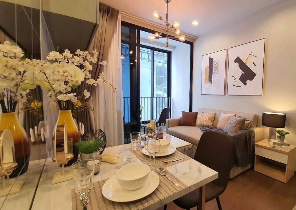 For SaleCondoAri,Anusaowaree : Ideo Q Victory【𝐒𝐄𝐋𝐋 & 𝐑𝐄𝐍𝐓】🔥Modern design with cream-gray furniture and added lighting to add dimension to the room, making it look more luxurious and sharp.🔥 Contact Line ID: @hacondo