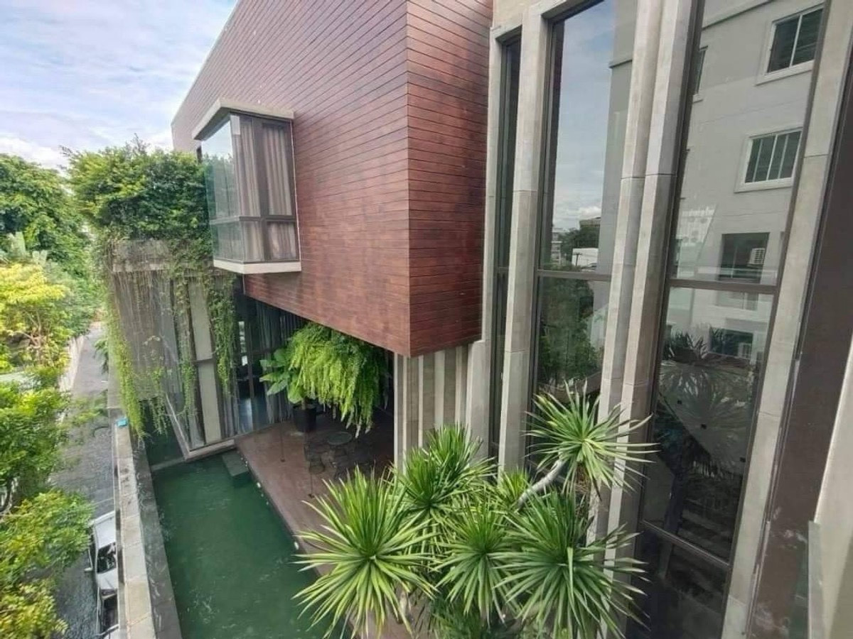 HouseSukhumvit, Asoke, Thonglor : ▲ 3-storey Detached House, Pool Villa, Ekkamai ▲ 5 Beds | 6 Baths | Parking 5-10 car Available now!!