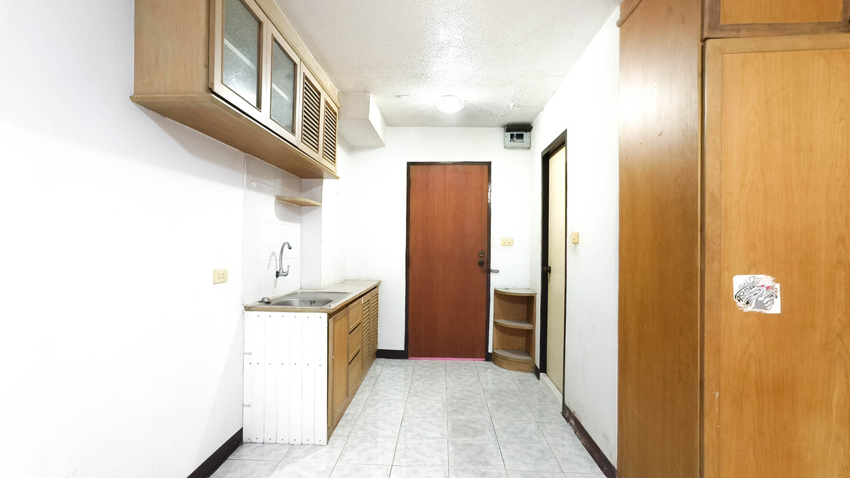 For SaleCondoLadkrabang, Suwannaphum Airport : Sale condo for under a million, Thongpracha condo town 3,near skytrain