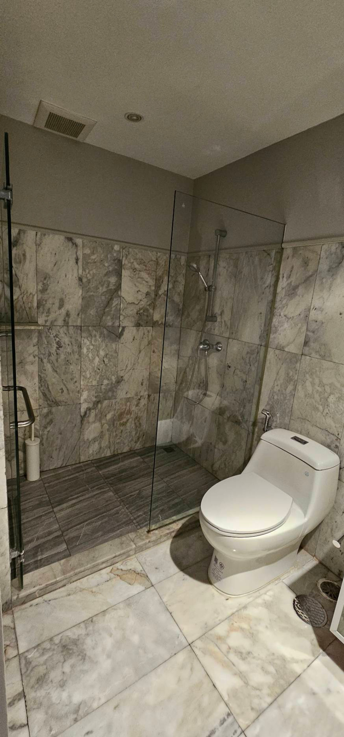 ให้เช่าคอนโดวิทยุ ชิดลม หลังสวน : Condo BTS CHIDLOM Urbana langsuan 145sq,m 2 beds, 3 baths