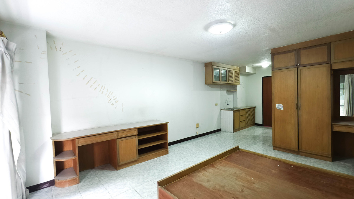 For SaleCondoLadkrabang, Suwannaphum Airport : Sale condo for under a million, Thongpracha condo town 3,near skytrain