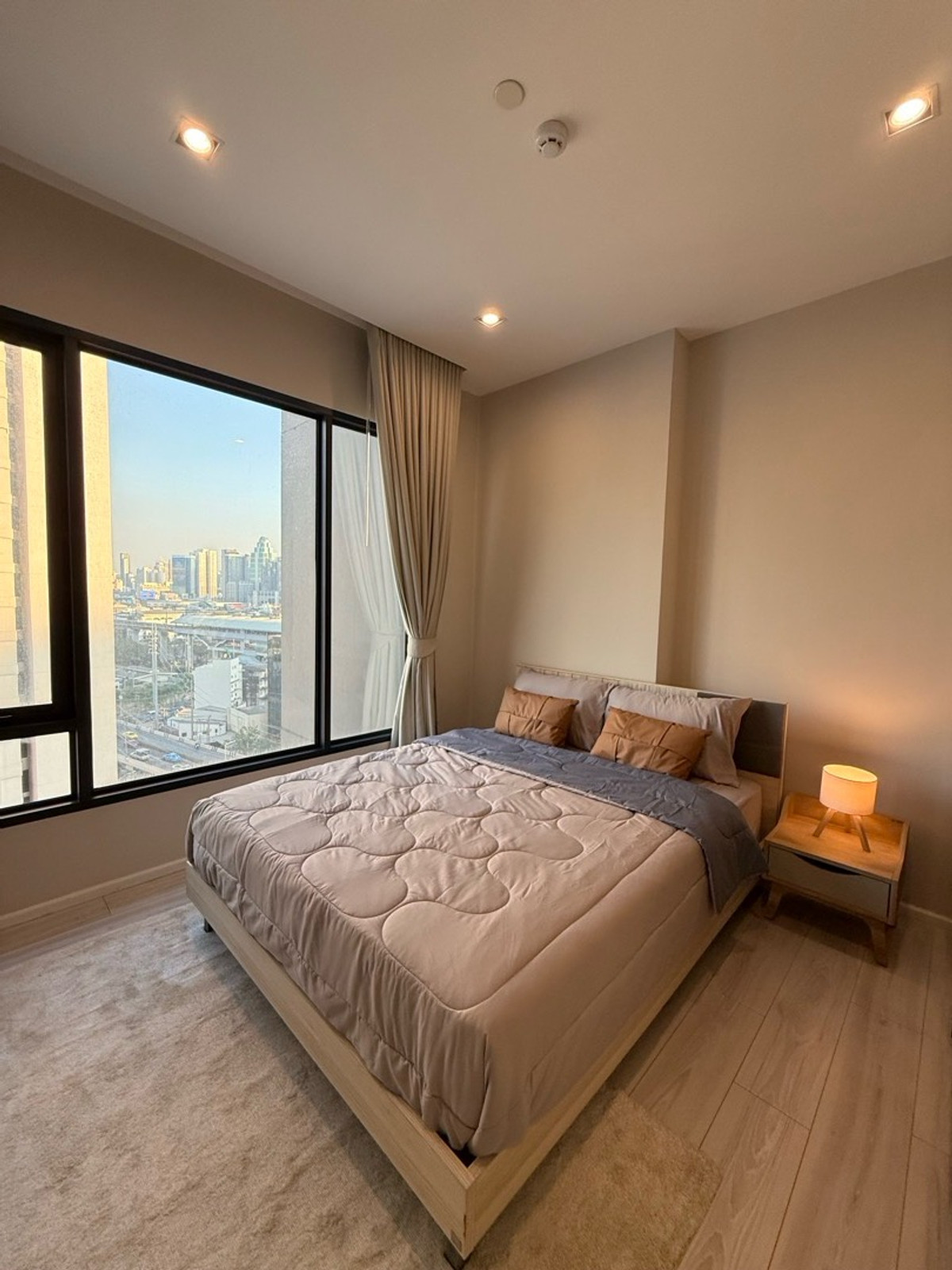 For SaleCondoRatchathewi,Phayathai : ✅ Urgent sale!! The Room Phayathai, best price in the building / 1B1B /Studio / 27.8sqm.