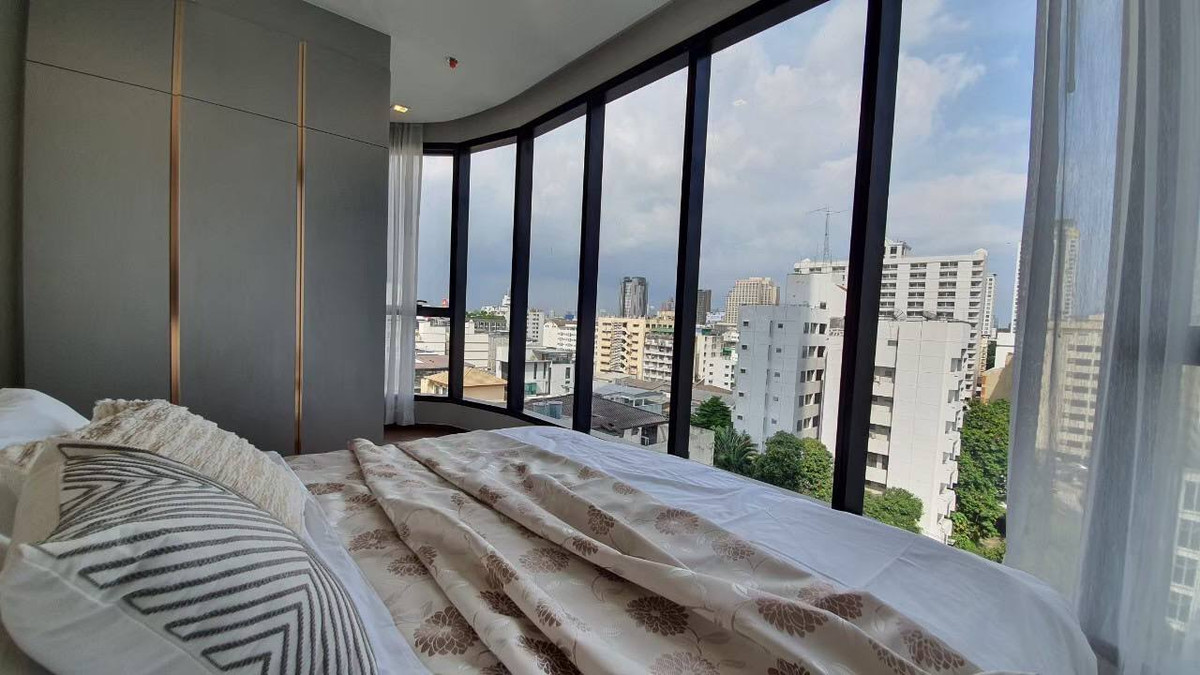 For SaleCondoAri,Anusaowaree : Ideo Q Victory【𝐒𝐄𝐋𝐋 & 𝐑𝐄𝐍𝐓】🔥Modern design with cream-gray furniture and added lighting to add dimension to the room, making it look more luxurious and sharp.🔥 Contact Line ID: @hacondo