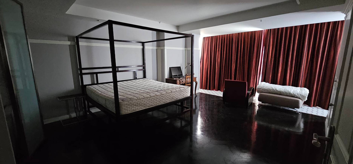 ให้เช่าคอนโดวิทยุ ชิดลม หลังสวน : Condo BTS CHIDLOM Urbana langsuan 145sq,m 2 beds, 3 baths