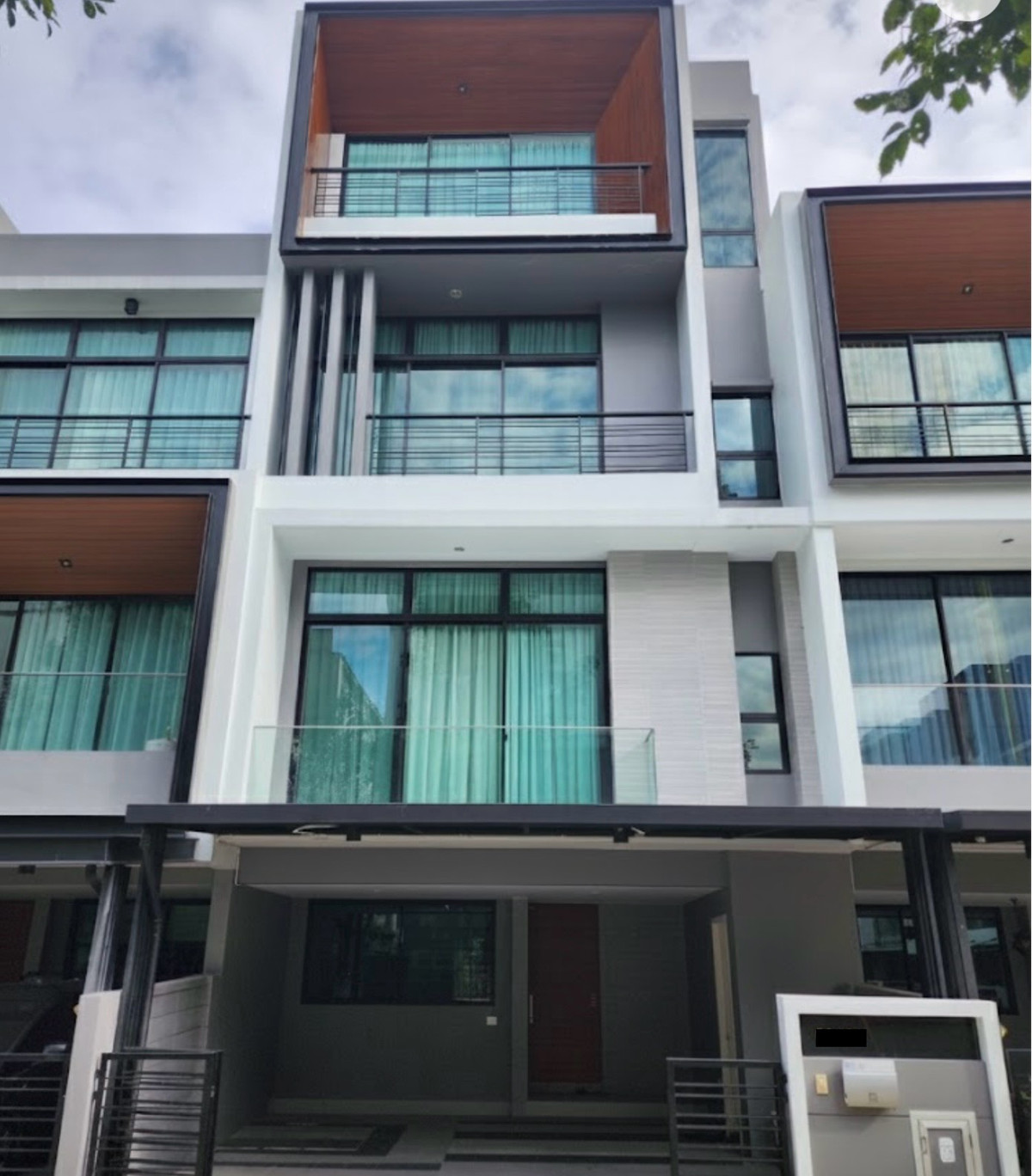 For SaleTownhomePattanakan, Srinakarin : For Sale: Luxury 4-Storey Townhome at Nirvana Define | Type C | Owner-Occupied | Fully Built-in | Excellent Condition | Priced at Original Cost