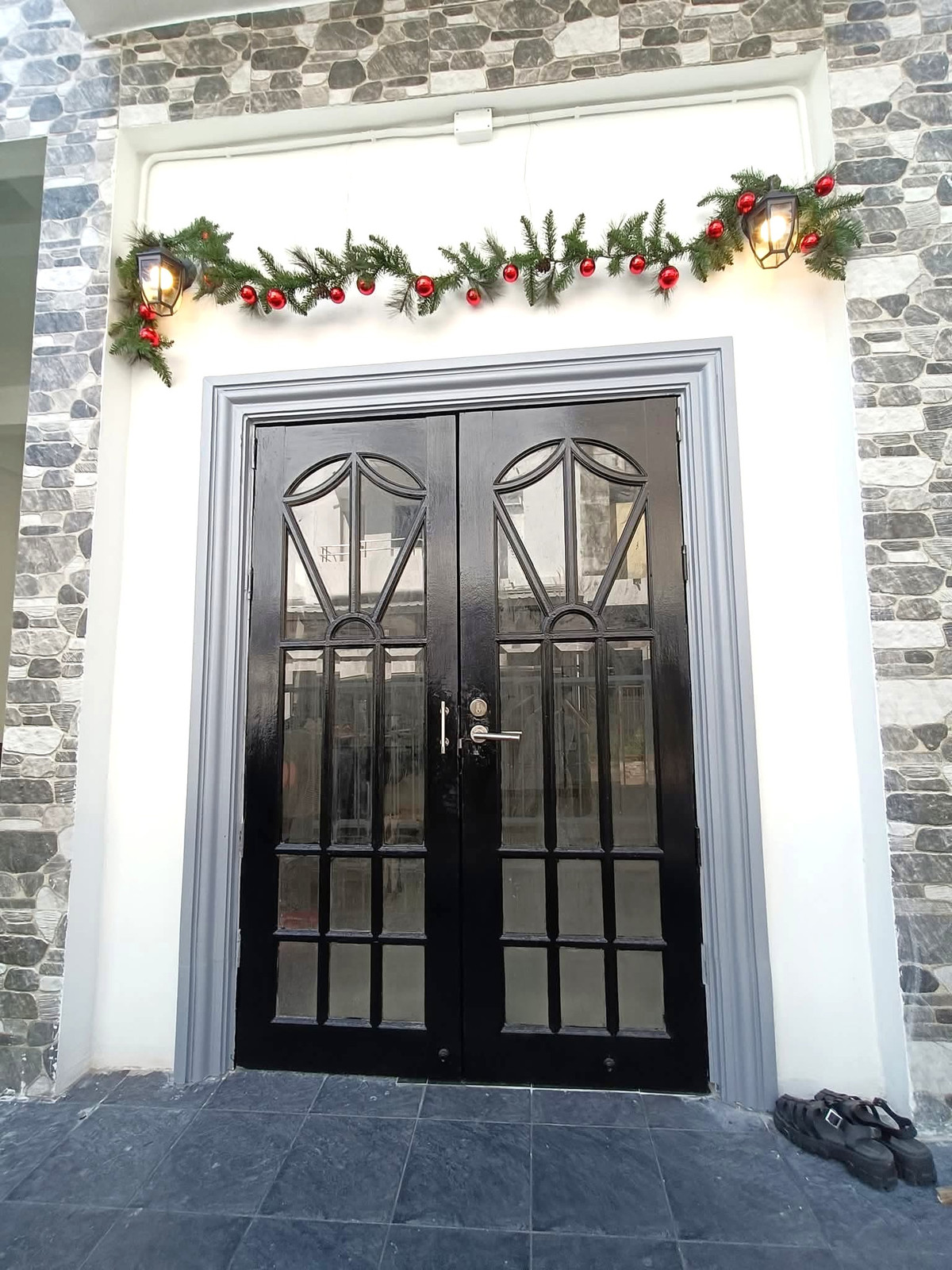 ให้เช่าทาวน์โฮมโชคชัย4 ลาดพร้าว71 : ก็อกๆๆ  ✨ มีบ้านเช่าสุดน่ารักมาเสิร์ฟ  🏠🎄 ทาวน์เฮ้าส์ ลาดพร้าว 87  🚝 รถไฟฟ้าสายสีเหลืองแค่หน้าปากซอย 150 ตร. 3 ห้องนอน 4 ที่จอดรถ เพราะเป็นหลังมุม เพียง 29,000 บ. เท่านั้น !! ✨มีหลังเดียว ต้องรีบติดต่อแล้วค่ะ 📞 081-152-6154 ญา Agent  