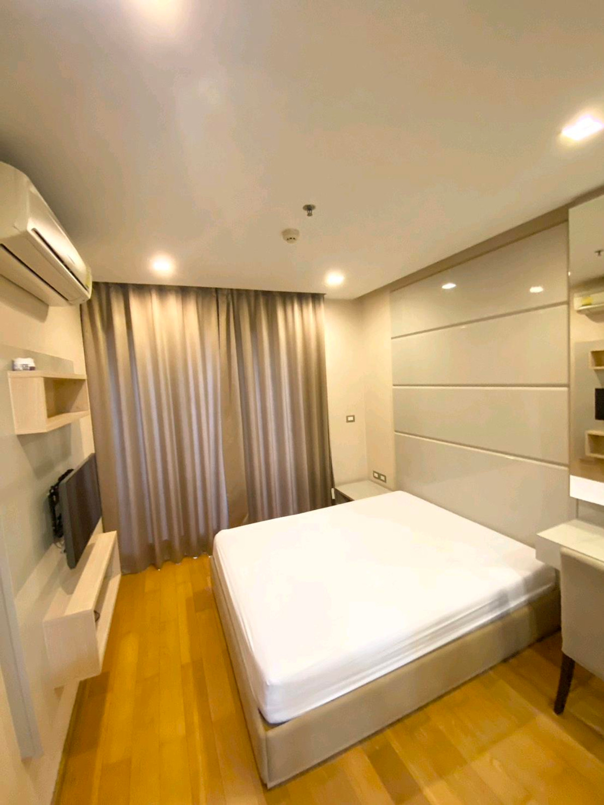 For RentCondoRama9, Petchburi, RCA : Condo for rent, The Address Asoke, 47 sq m., Sky Kitchen style, has a separate kitchen. high floor.