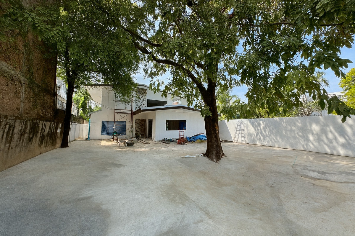 For RentShop HouseSukhumvit, Asoke, Thonglor : 📢 💥 Newly renovated house, parking for 10 cars, special price 💥 suitable for all types of business ** NO CO-AGENT **