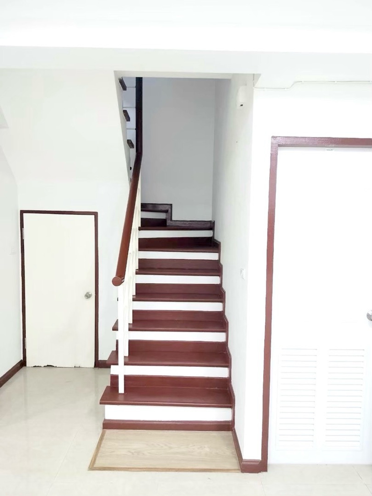 ขายทาวน์โฮมบางนา แบริ่ง ลาซาล : ทาวน์โฮม 3 ชั้น หมู่บ้าน ศุภาลัย วิลล์ สุขุมวิท – ศรีนครินทร์ ซอยแบริ่ง 58 / ศรีด่าน 3