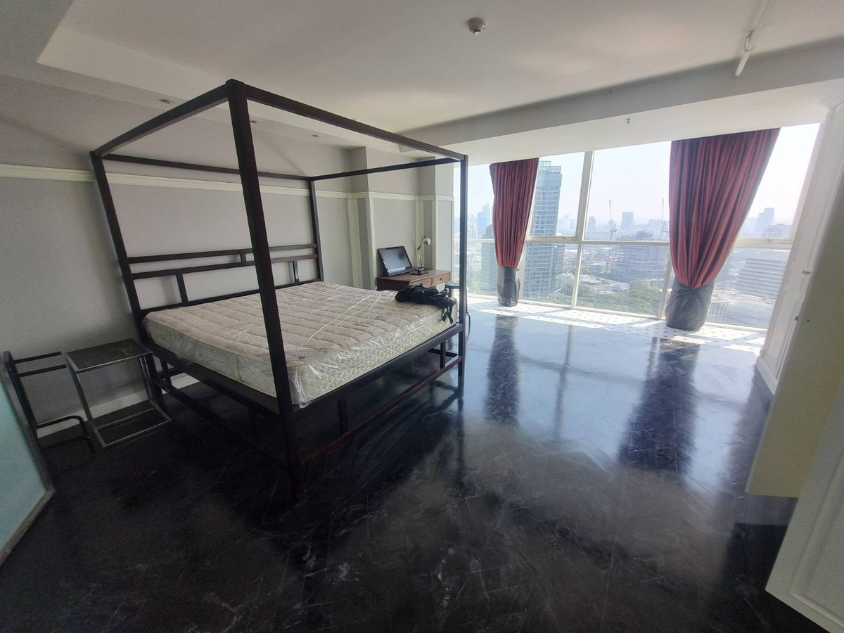 ให้เช่าคอนโดวิทยุ ชิดลม หลังสวน : Condo BTS CHIDLOM Urbana langsuan 140 sq,m 2 beds, 3 baths 85000