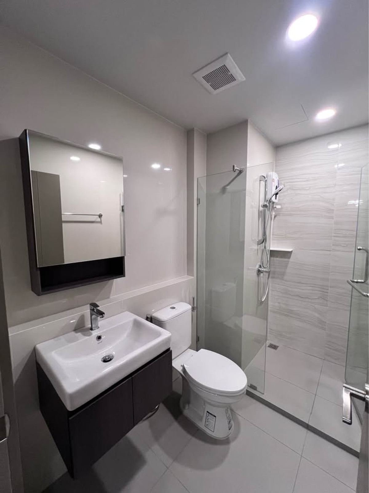 For RentCondoOnnut, Udomsuk : PFD-07538 Condo for Rent:  Aspire Onnut Station  Schedule a viewing ■ Line: @propertyfinder		