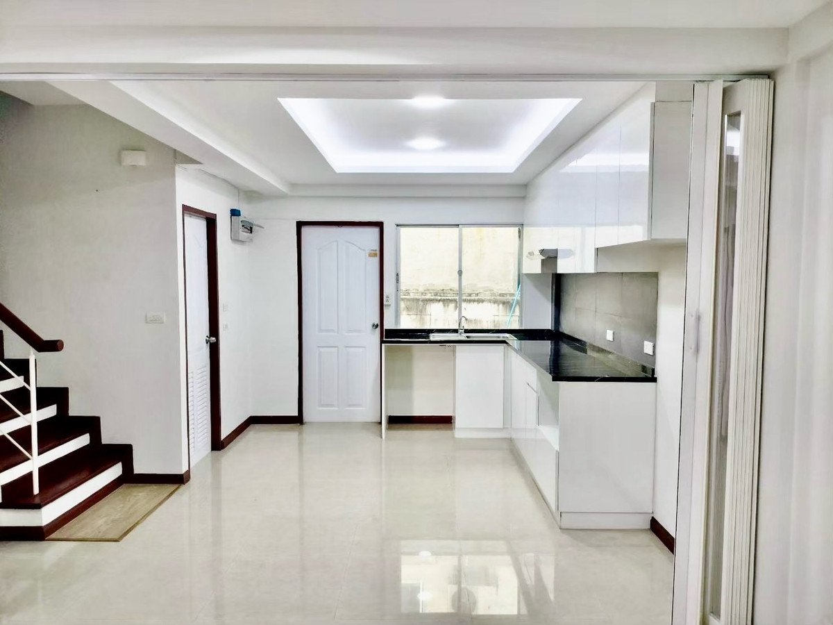 For SaleTownhomeBangna, Bearing, Lasalle : 3-story townhome, Supalai Ville Village, Sukhumvit Srinakarin, Bearing 58, Sridan 3.