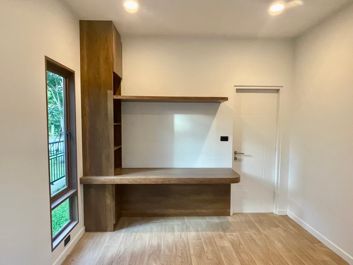 For RentHousePattanakan, Srinakarin : **For Rent: Luxury 2-Storey Detached Home at Burasiri Krungthep Kreetha Type CARUNDA | Fully Furnished | 300 SQM | Pet Friendly | Private & Spacious**