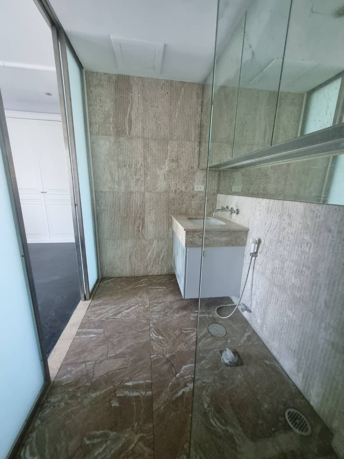 ให้เช่าคอนโดวิทยุ ชิดลม หลังสวน : Condo BTS CHIDLOM Urbana langsuan 145sq,m 2 beds, 3 baths