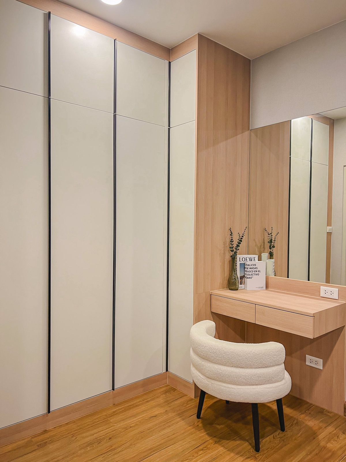 For RentHouseBangna, Bearing, Lasalle : 🏷️ [For Rent] Centro Bangna Phase 2 | 4BR 4BA | 235 sq.m | Near Mega Bangna | 115,000 THB | Ref: T2105 | LINE: @323gqmho | Tel: 064-831-5424