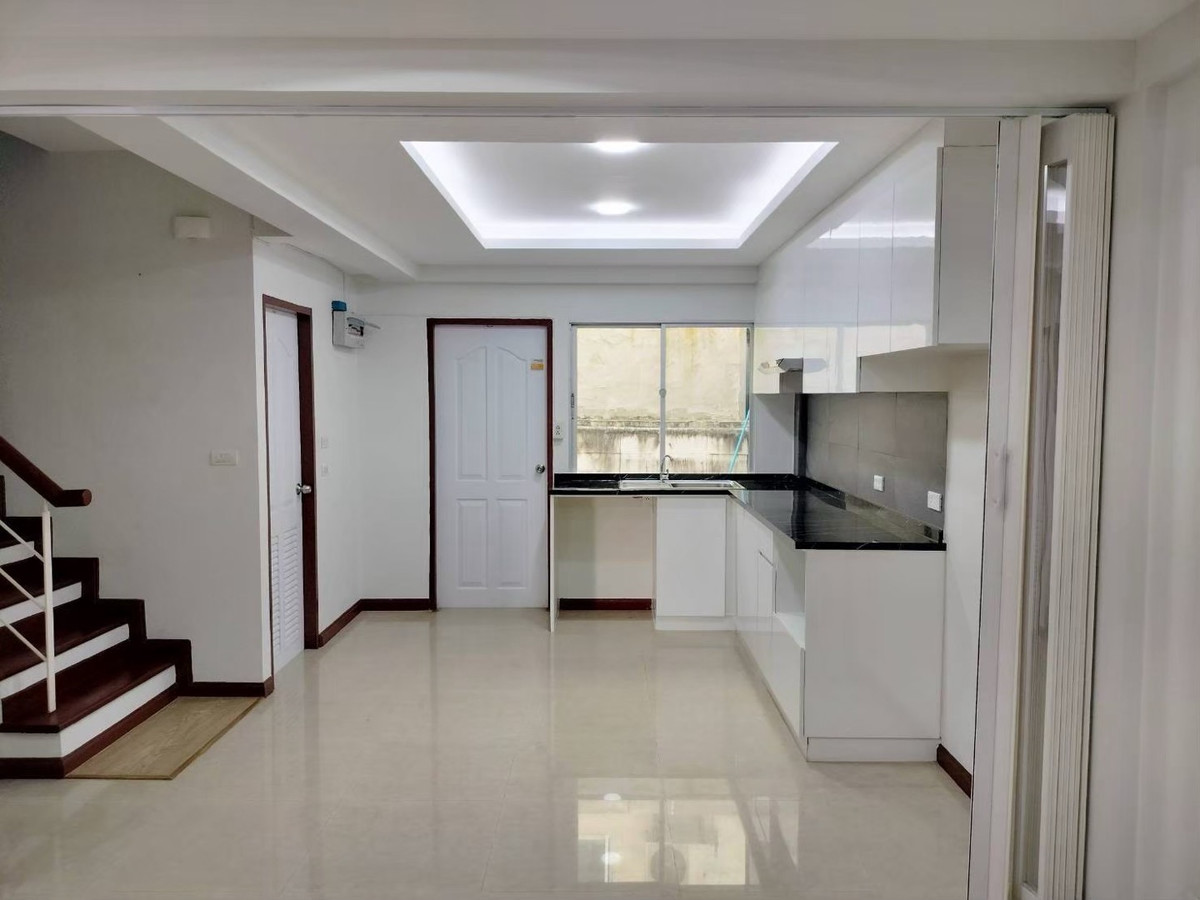 For SaleTownhomeBangna, Bearing, Lasalle : 3-story townhome, Supalai Ville Village, Sukhumvit Srinakarin, Bearing 58, Sridan 3.