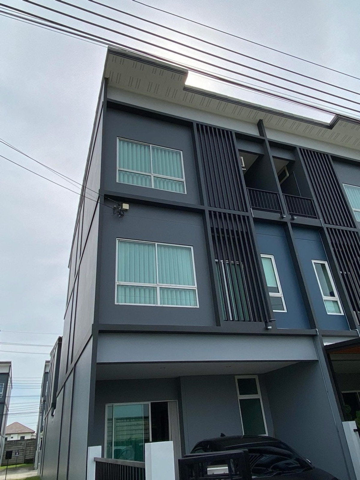 For RentTownhomeLadkrabang, Suwannaphum Airport : Townhome for rent, Sammakorn Avenue Suvarnabhumi project, new house, furnished, ready to move in.