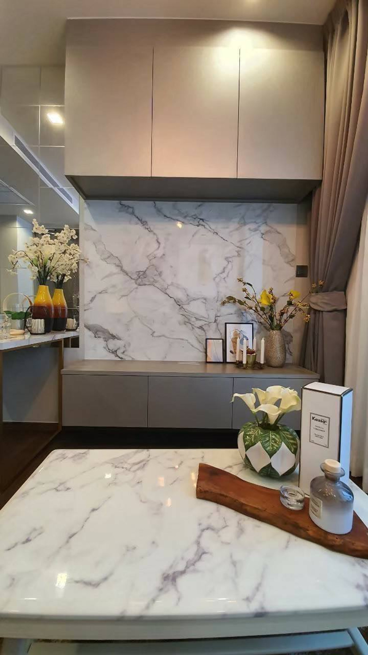 For SaleCondoAri,Anusaowaree : Ideo Q Victory【𝐒𝐄𝐋𝐋 & 𝐑𝐄𝐍𝐓】🔥Modern design with cream-gray furniture and added lighting to add dimension to the room, making it look more luxurious and sharp.🔥 Contact Line ID: @hacondo