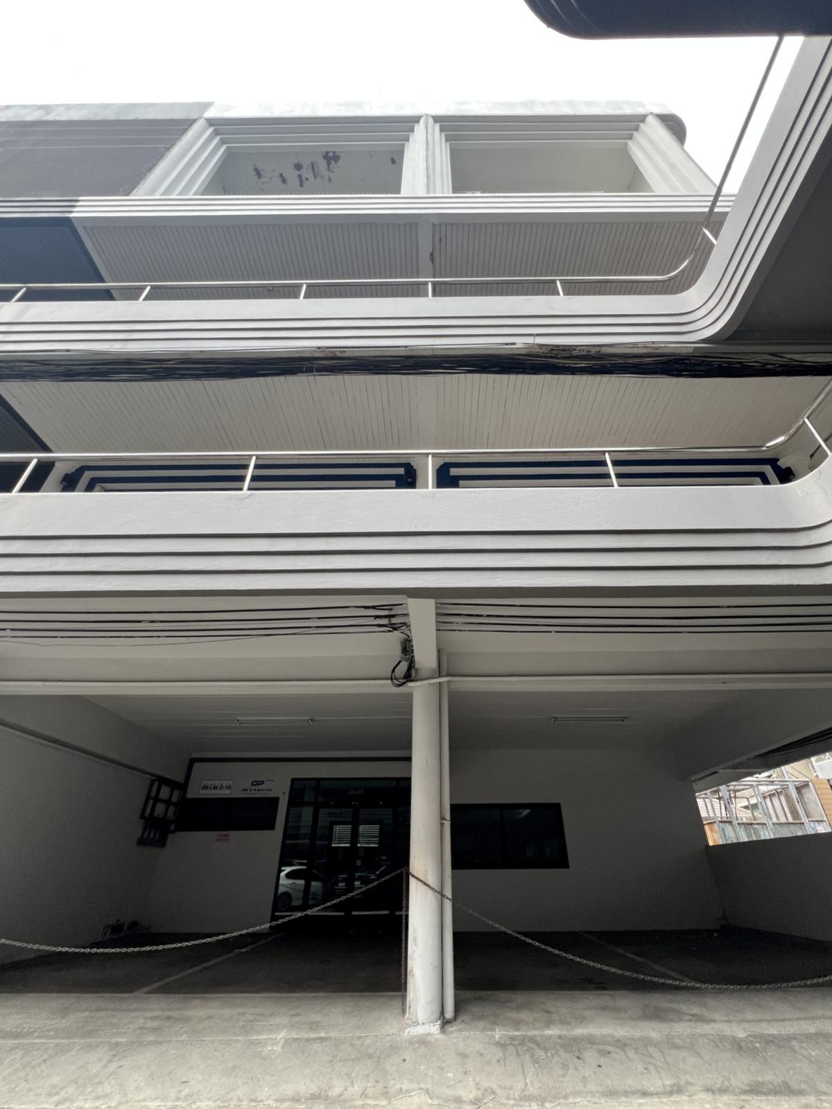 For SaleOfficePattaya, Bangsaen, Chonburi : For Sale Office , Park Avenue , corner unit , newly renovated , Nong Prue , Bang Lamung , Chon Buri , CX-138355