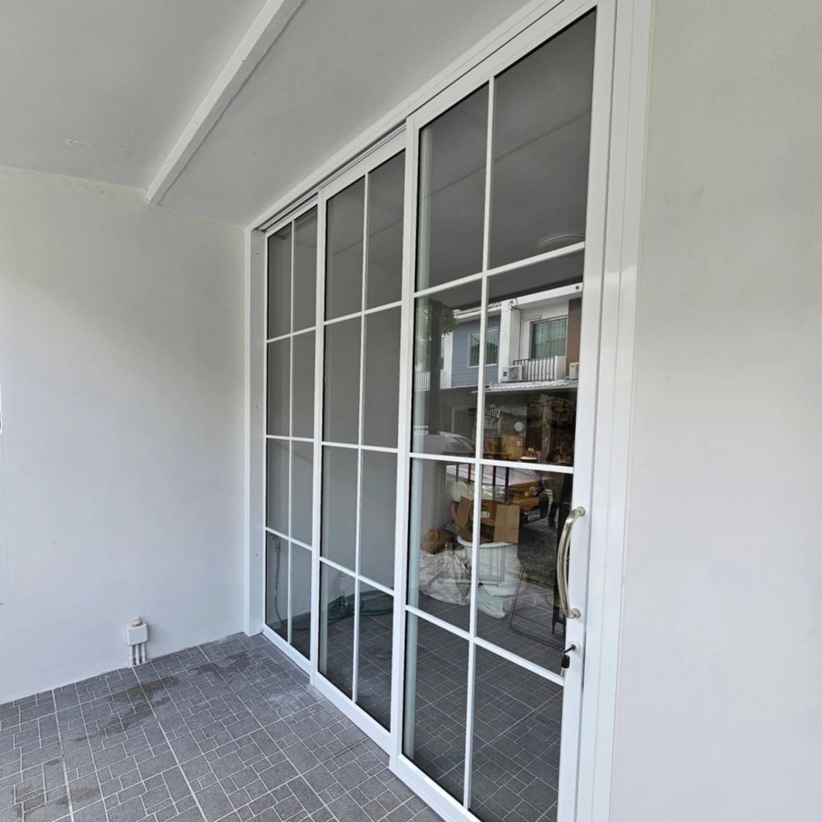 For SaleTownhomeKaset Nawamin,Ladplakao : For Sale Townhome, Soi 8, Lat Pla Khao Road , river view , newly renovated , Chorakhe Bua , Lat Phrao , Bangkok , CX-137968