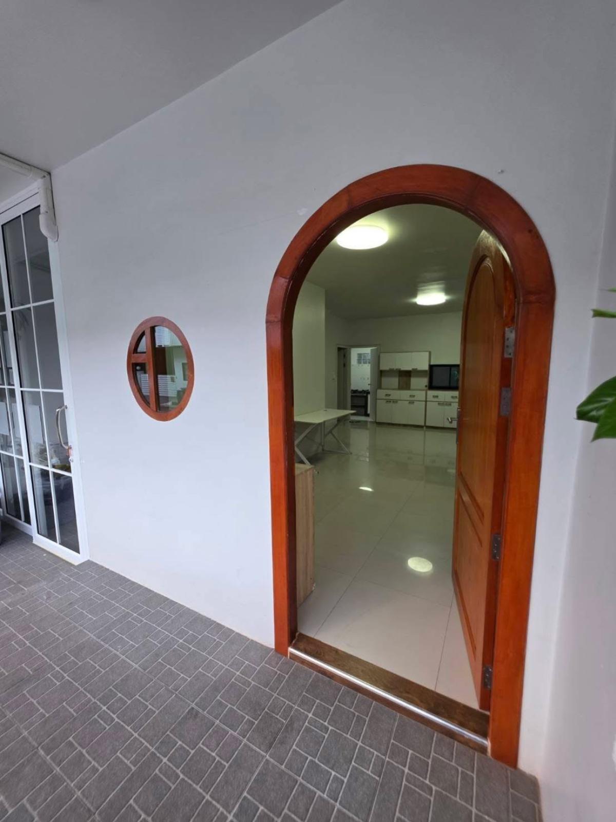 For SaleTownhomeKaset Nawamin,Ladplakao : For Sale Townhome, Soi 8, Lat Pla Khao Road , river view , newly renovated , Chorakhe Bua , Lat Phrao , Bangkok , CX-137968