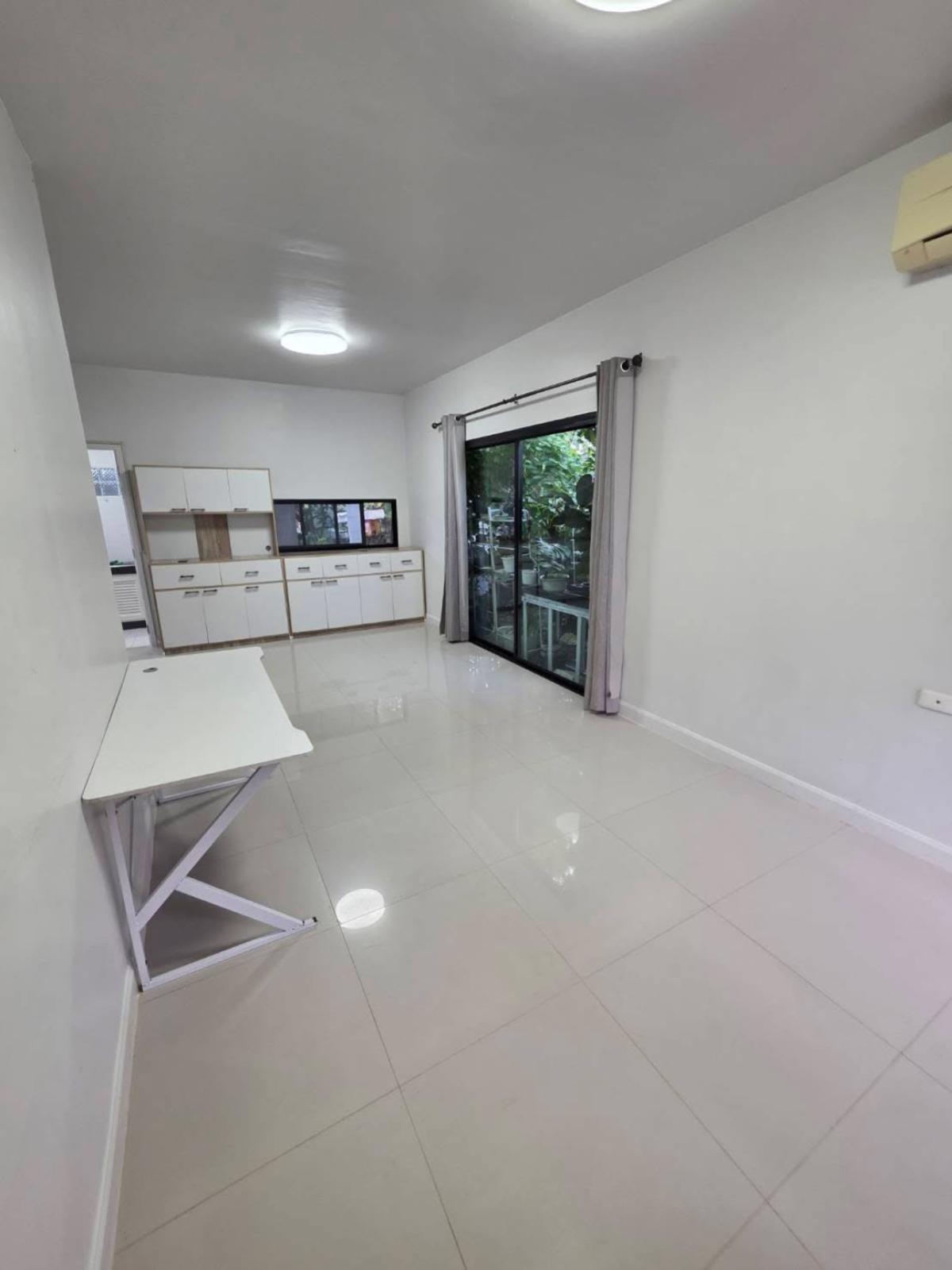 For SaleTownhomeKaset Nawamin,Ladplakao : For Sale Townhome, Soi 8, Lat Pla Khao Road , river view , newly renovated , Chorakhe Bua , Lat Phrao , Bangkok , CX-137968