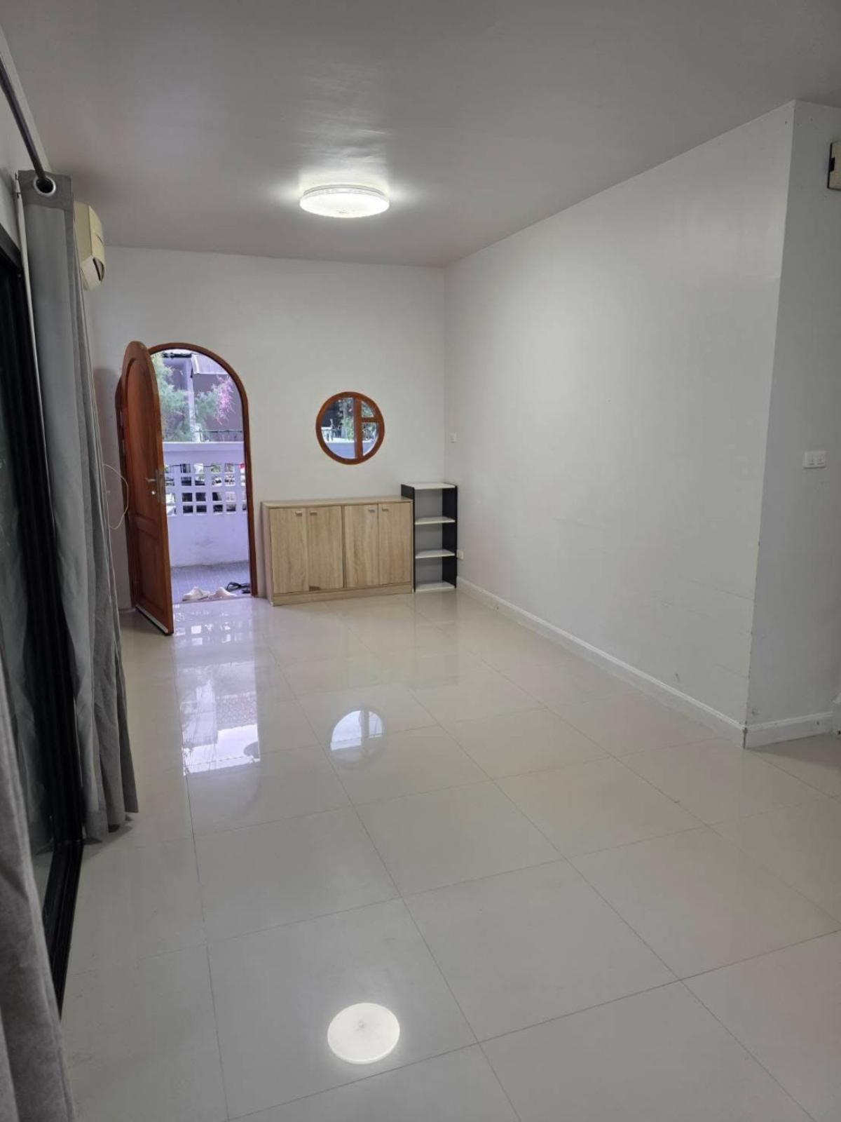 For SaleTownhomeKaset Nawamin,Ladplakao : For Sale Townhome, Soi 8, Lat Pla Khao Road , river view , newly renovated , Chorakhe Bua , Lat Phrao , Bangkok , CX-137968