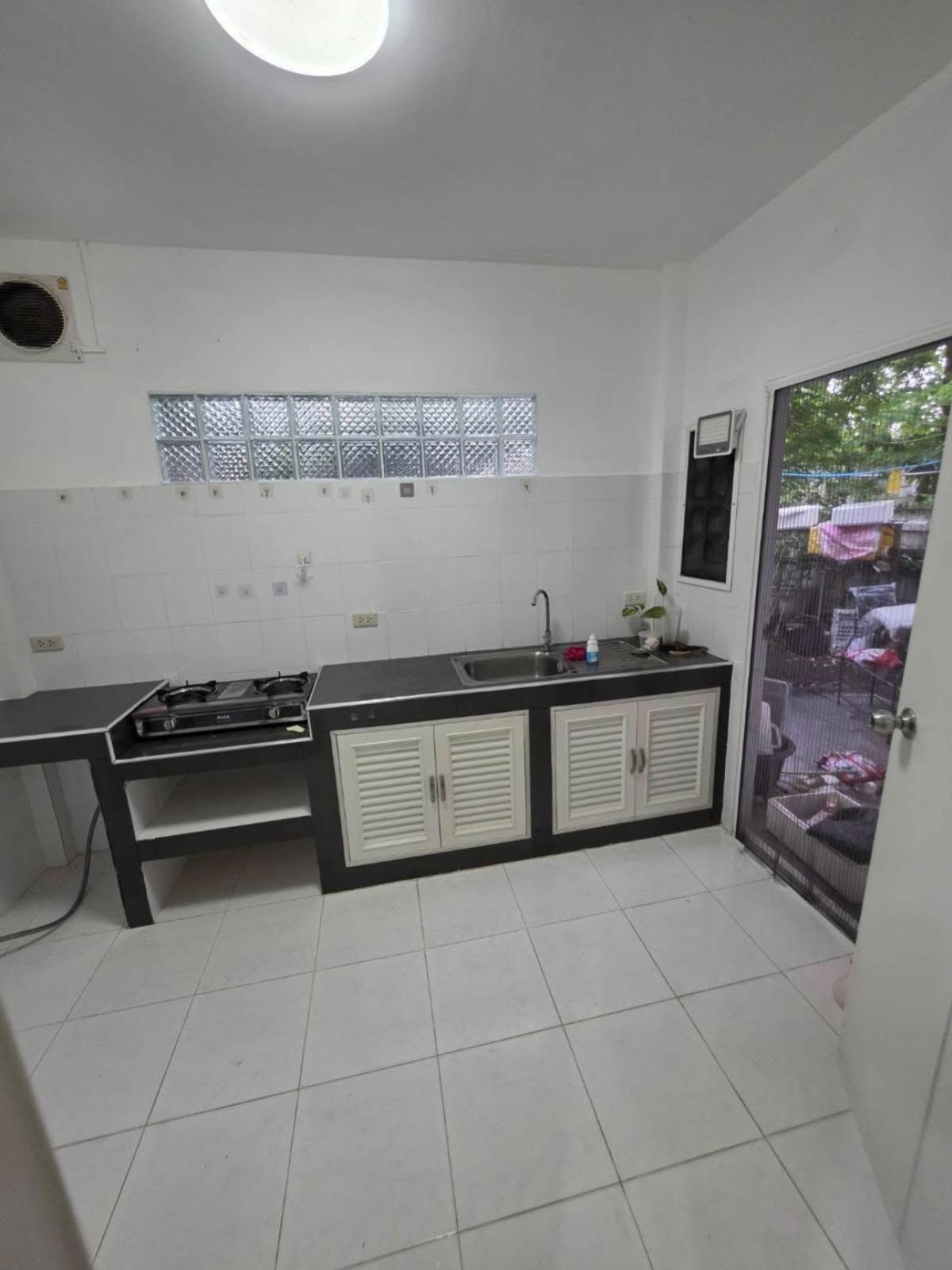 For SaleTownhomeKaset Nawamin,Ladplakao : For Sale Townhome, Soi 8, Lat Pla Khao Road , river view , newly renovated , Chorakhe Bua , Lat Phrao , Bangkok , CX-137968
