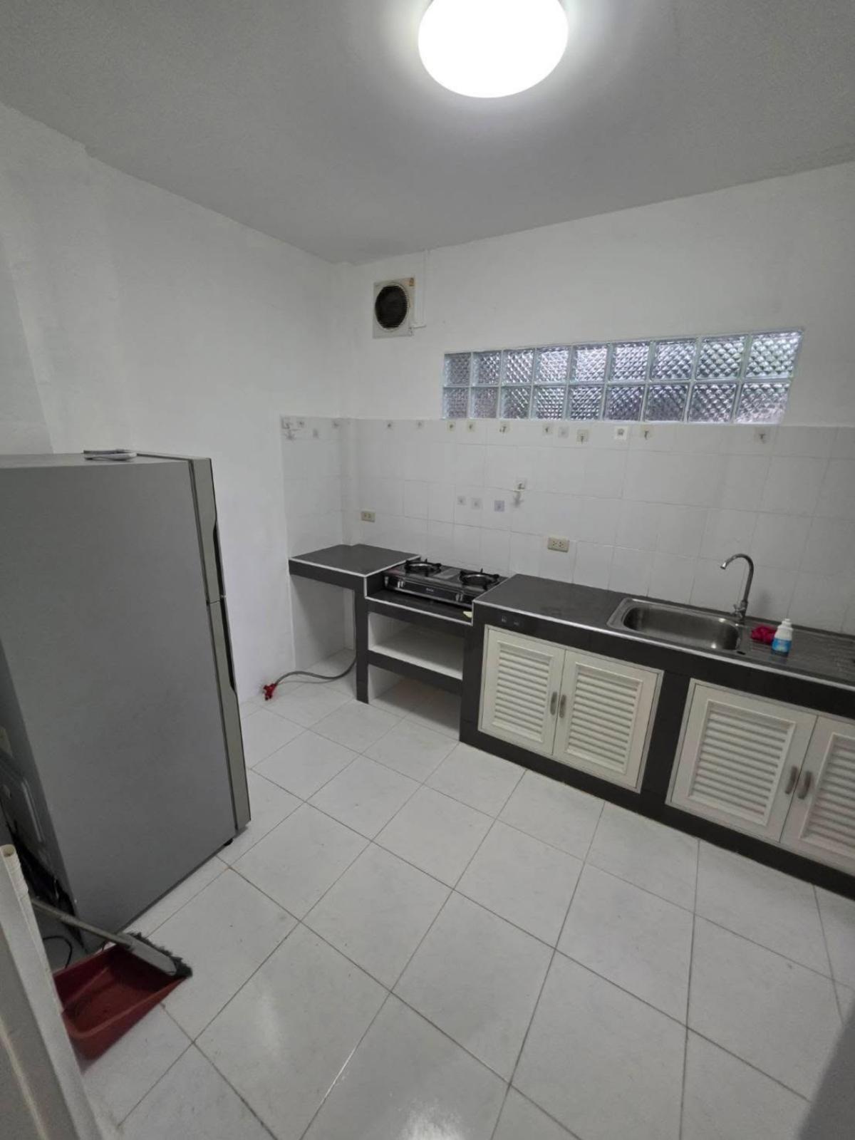 For SaleTownhomeKaset Nawamin,Ladplakao : For Sale Townhome, Soi 8, Lat Pla Khao Road , river view , newly renovated , Chorakhe Bua , Lat Phrao , Bangkok , CX-137968